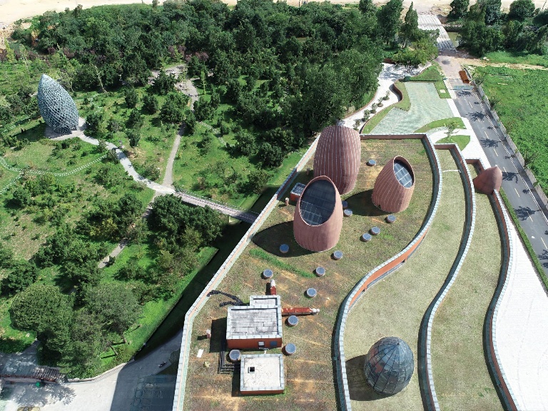 Curved Roof Plaza